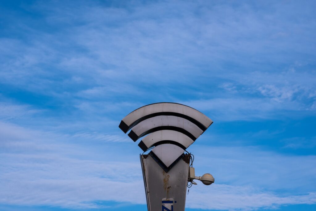 A modern antenna structure against a vibrant blue sky in İzmir, Türkiye.